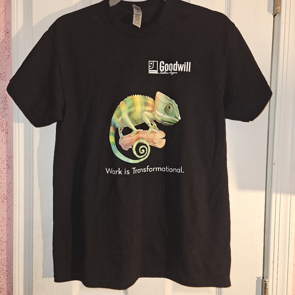 Gildan Black Short Sleeve Tee with Chameleon Design